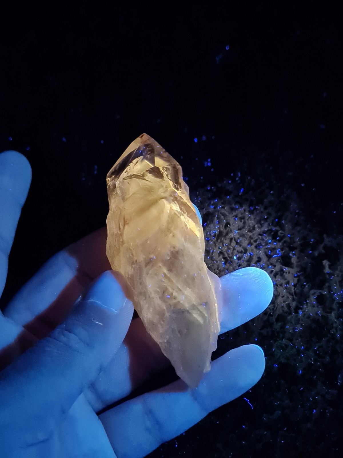Powellite Amethyst Rough Point Wand From Bahia, Brazil, Uv-reactive, 69g