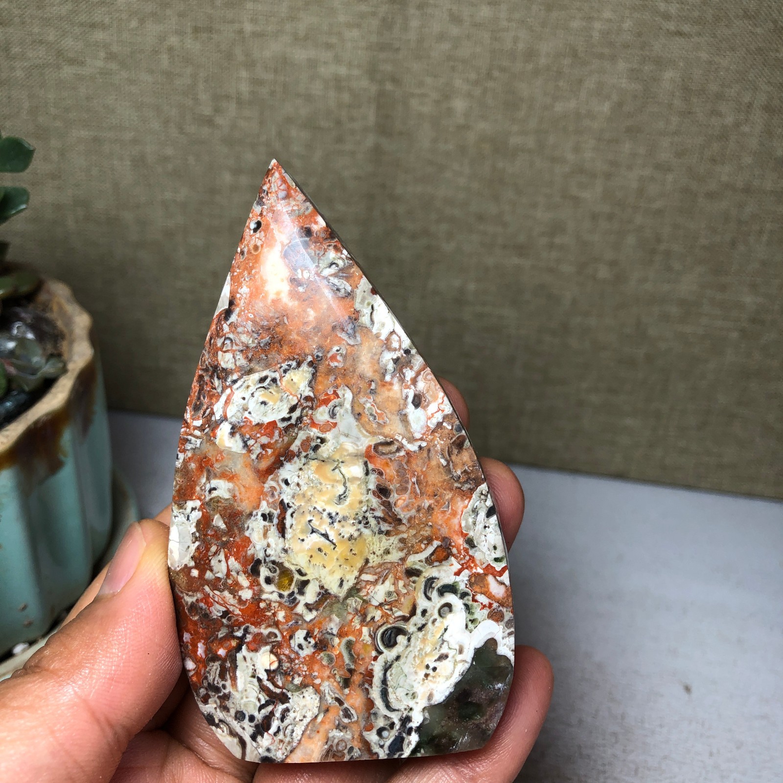 Natural l Indonesian Bloodstone agate point leaf Crystal specimens 105g A4924