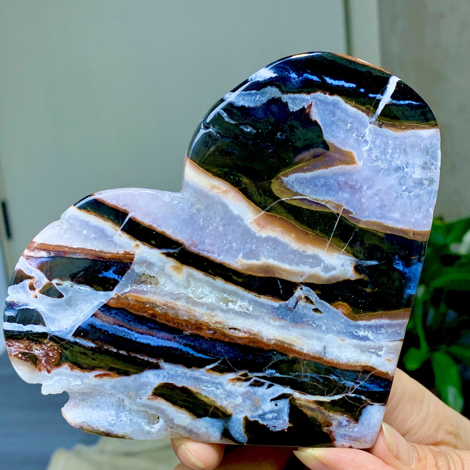 289G Natural black/brown Stripe agate heart-shaped Crystal mineral
