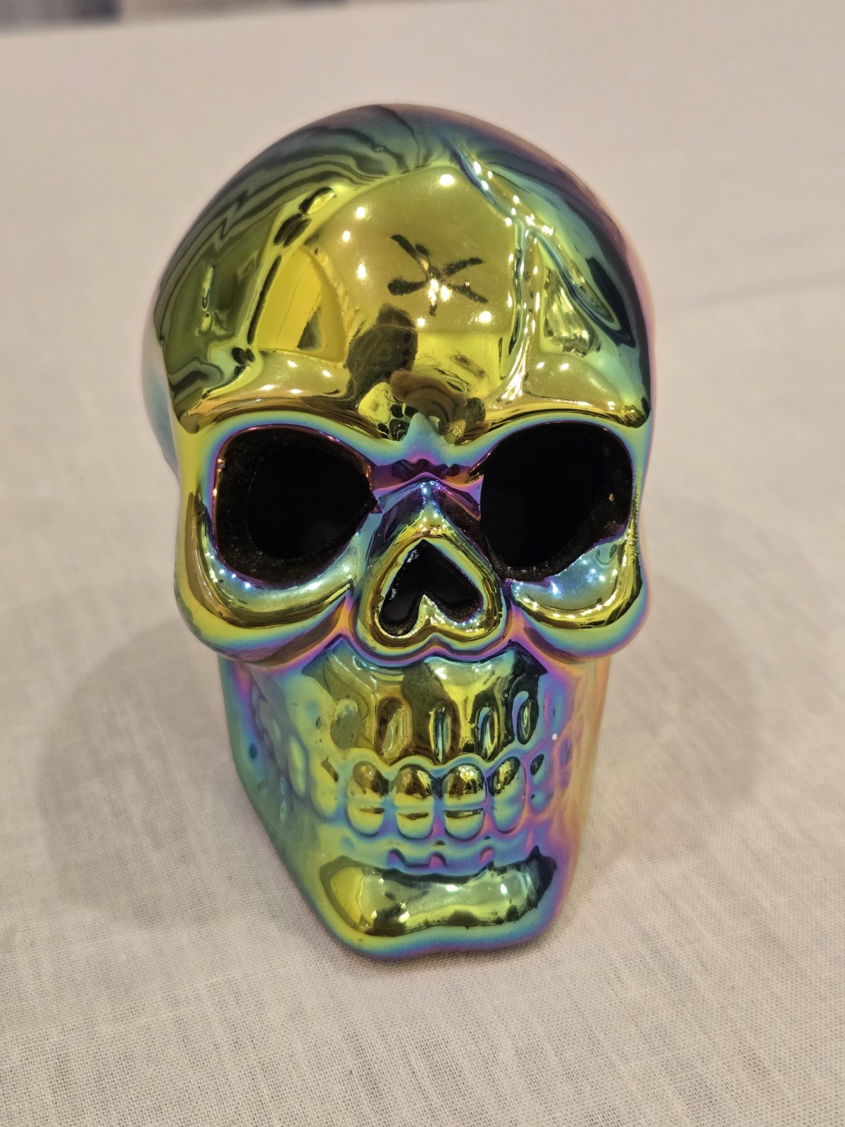 3.5″ Iridescent Rainbow High-Gloss Ceramic Art Skull Figurine Halloween Decor
