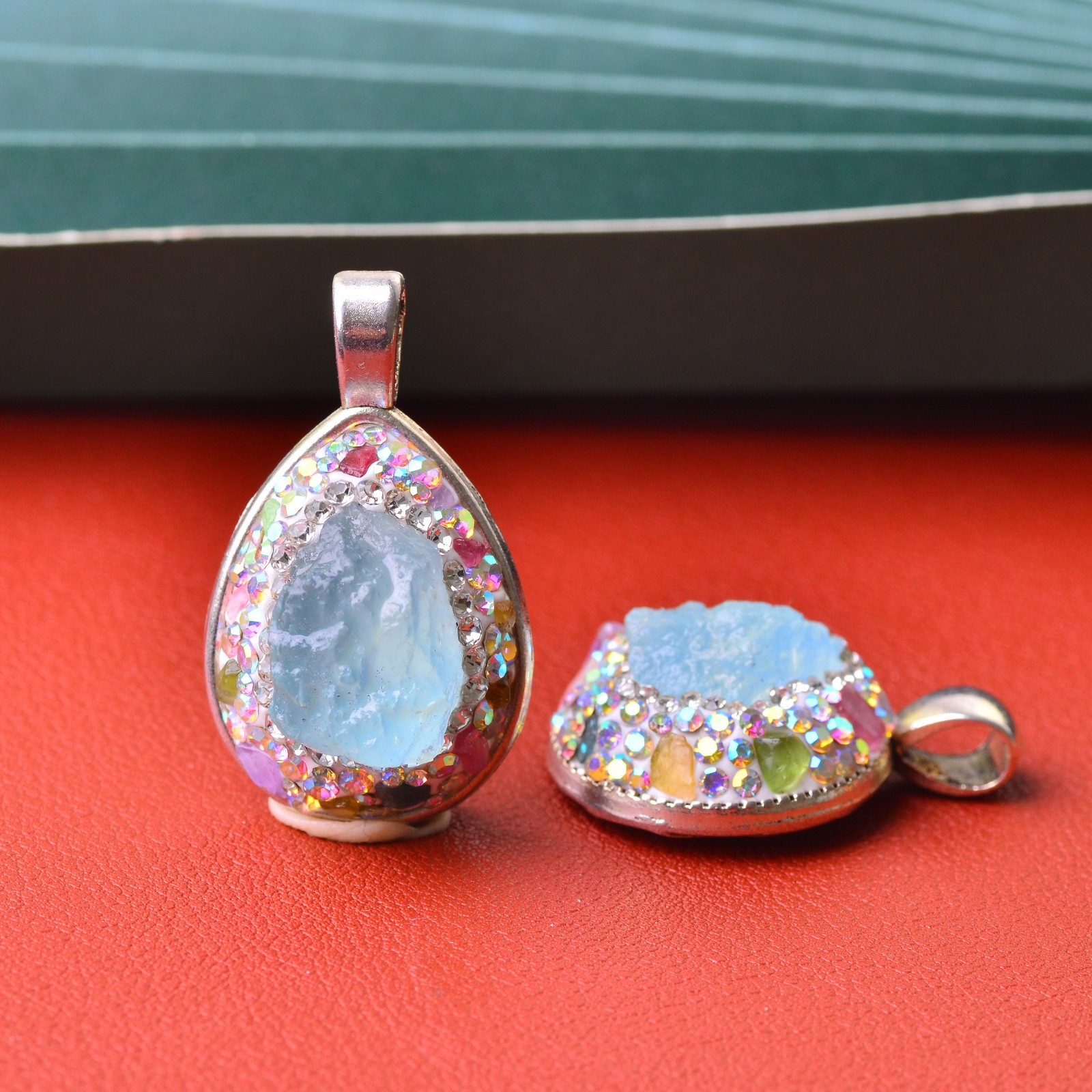 Aquamarine-inlaid alloy necklace gemstone jewelry Energy Crystal