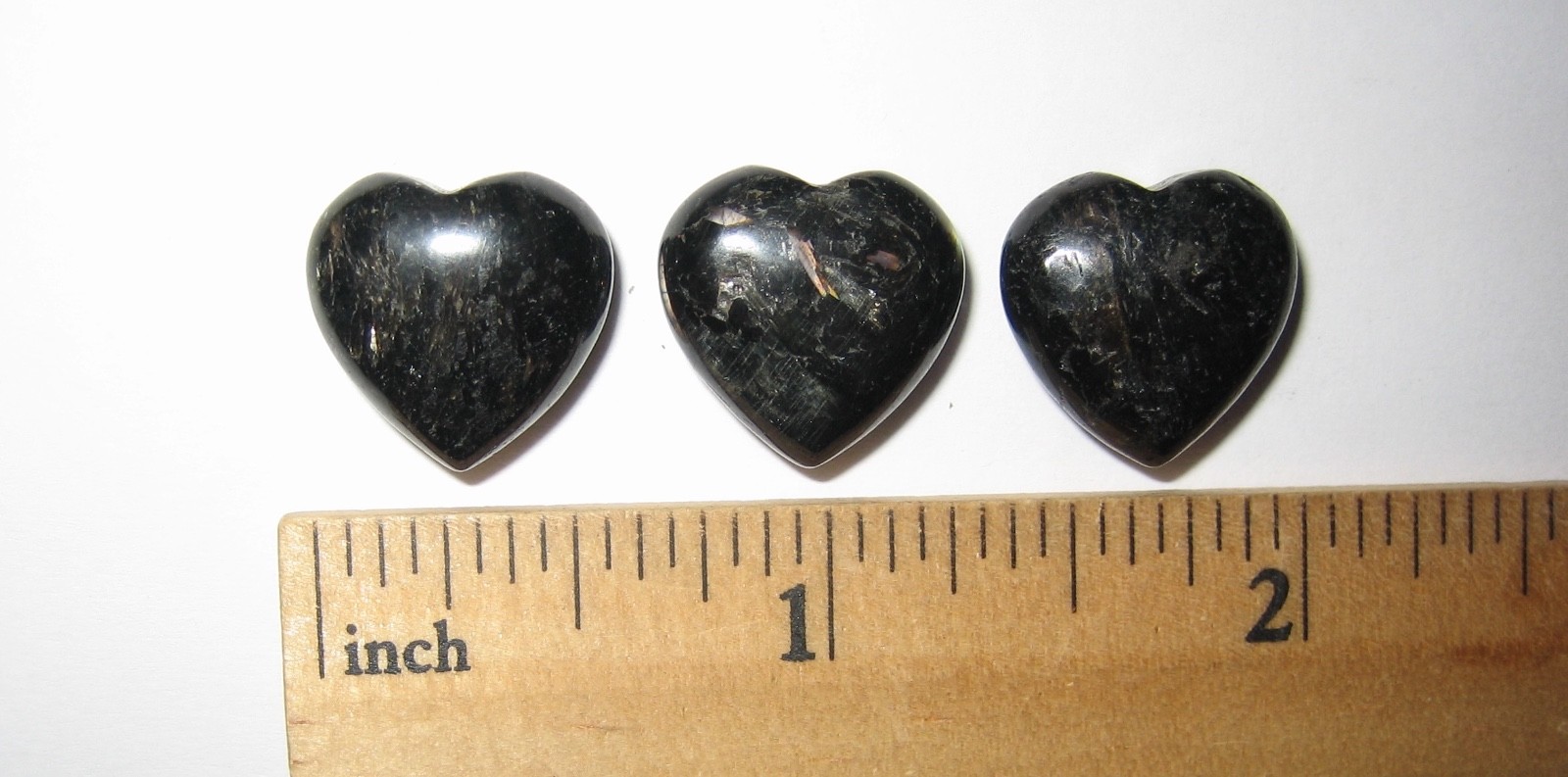 3pc 15mm RARE POLISHED NATURAL AUTHENTIC NUUMMITE STONE HEARTS FROM GREENLAND *2