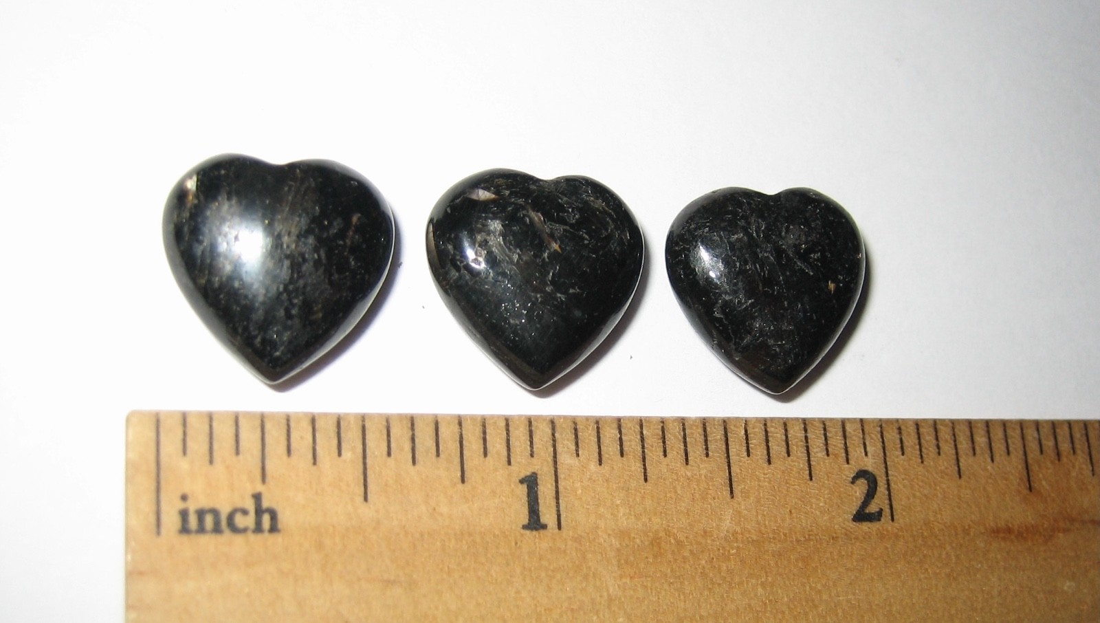 3pc 15mm RARE POLISHED NATURAL AUTHENTIC NUUMMITE STONE HEARTS FROM GREENLAND *2
