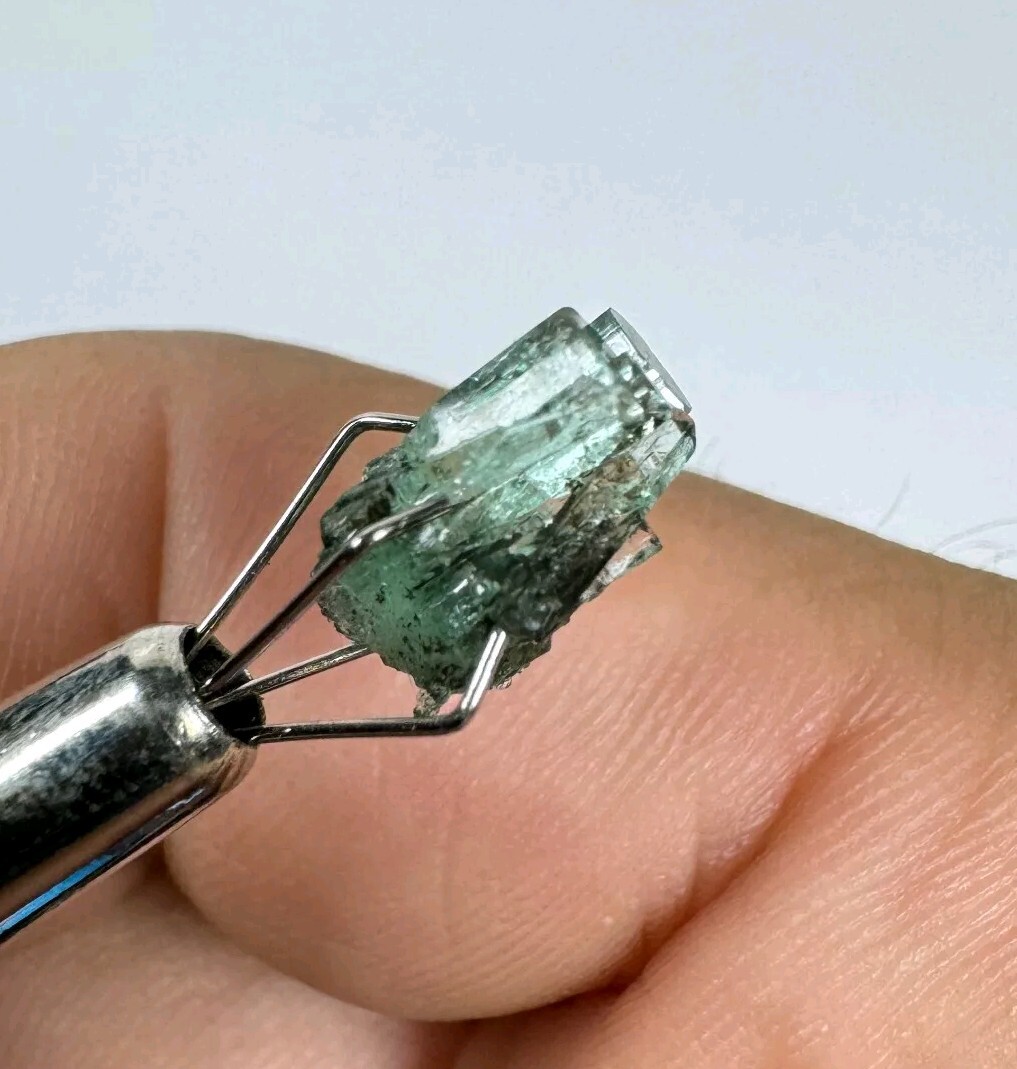 NATURAL EMERALD CRYSTAL GOOD QUALITY FROM MUZO COLOMBIA 2.40 Ct.