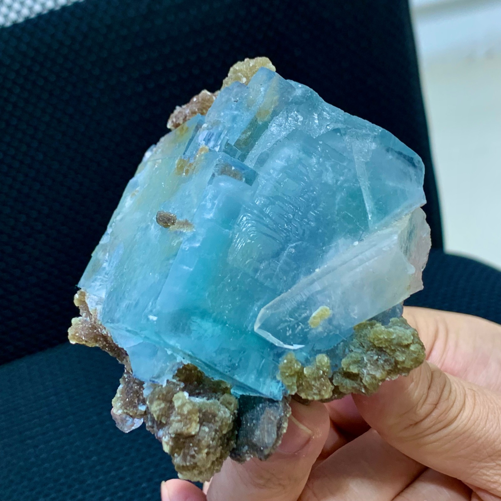 314G Rare transparent blue cubic fluorite mineral crystal sample/China