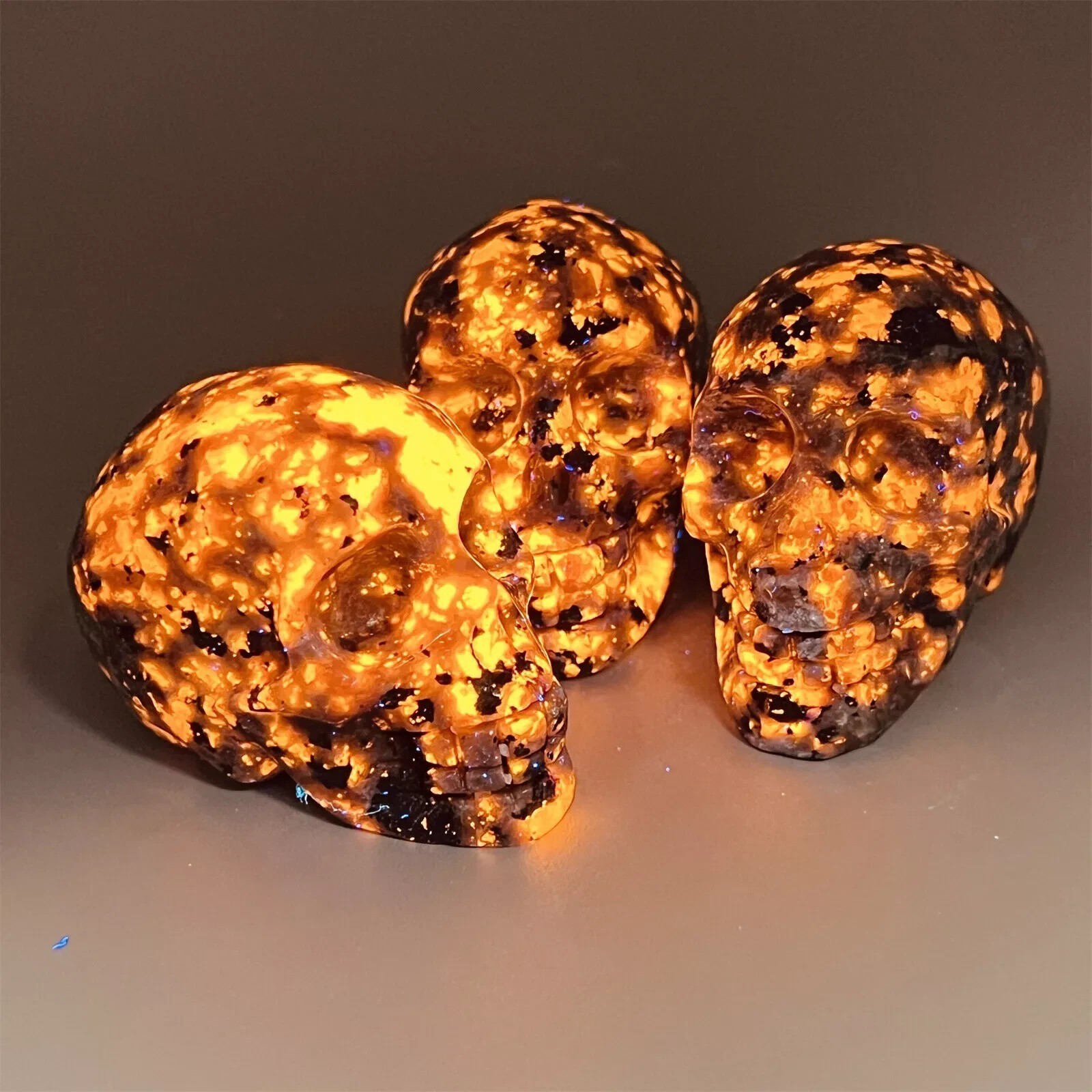 Natural Yooperlite Skull Head Carving Flame Quartz UV Reactive Reiki Home Decor