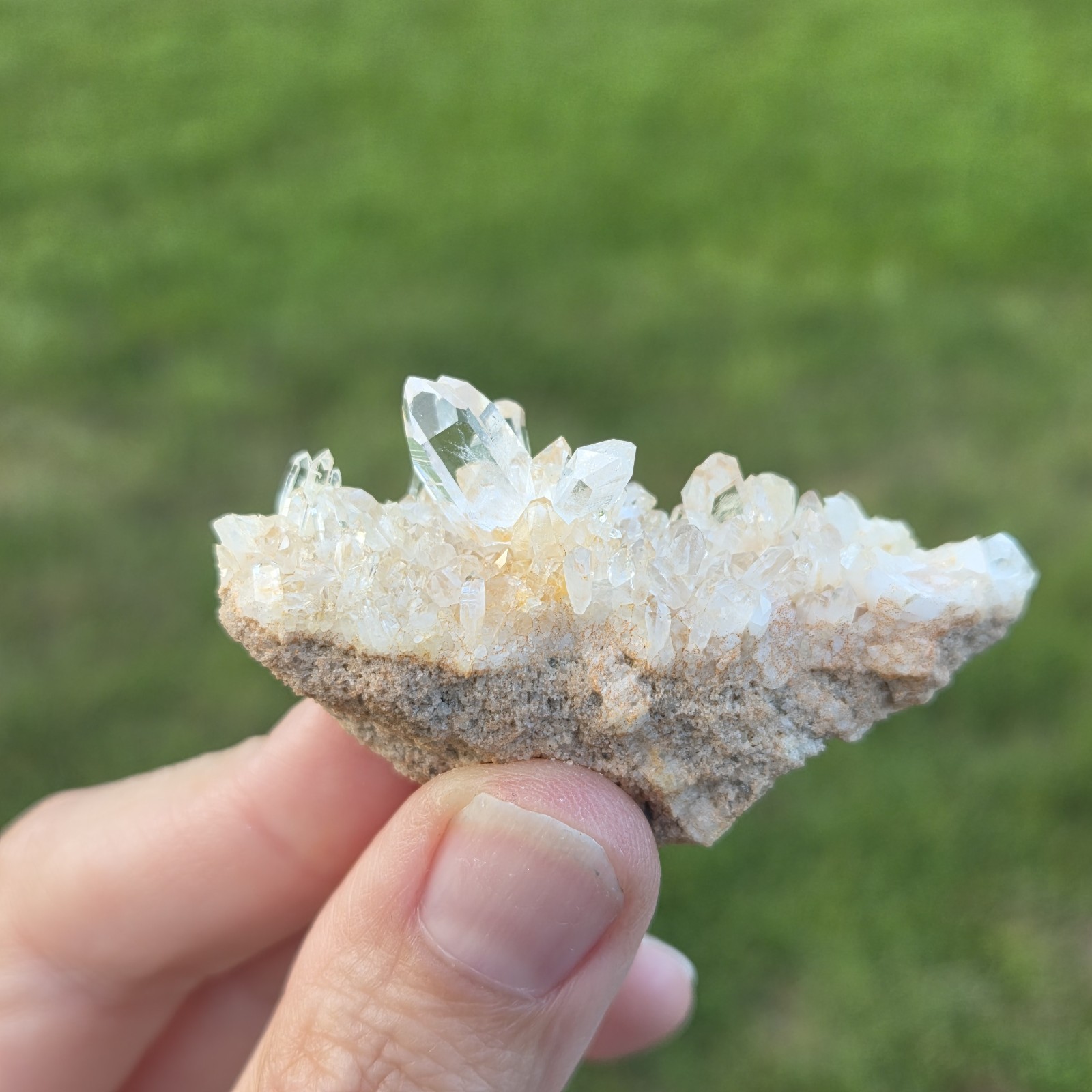 Crystal Cluster Mt. Ida Arkansas small cluster beautiful tiny clear points