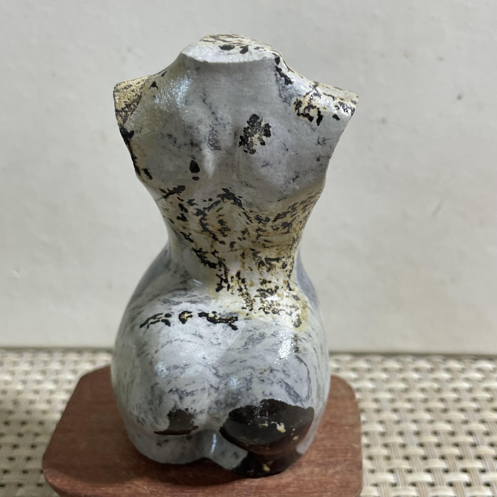 129g Rare Traditional Chinese PaintingHand Carving Female Model