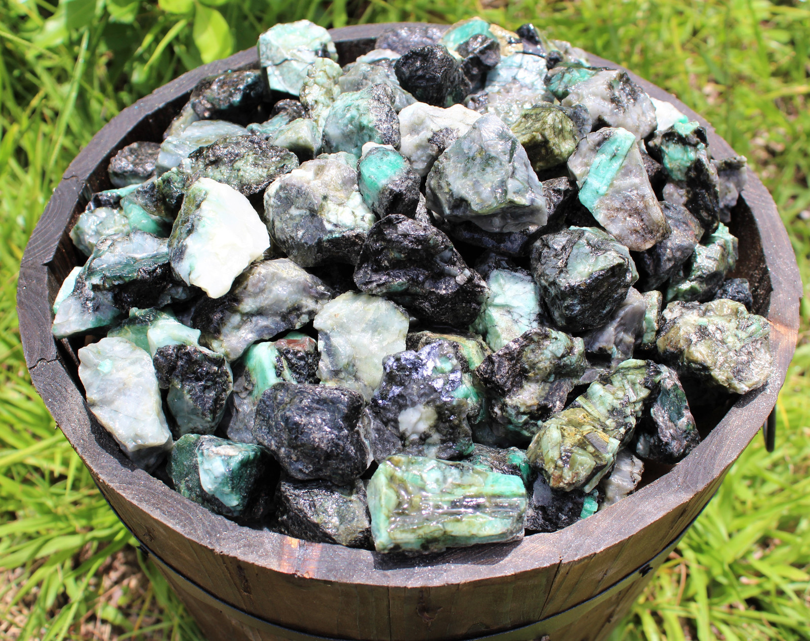 Rough Emerald Crystal: 500 Carat Lot (Natural Raw Gemstone)