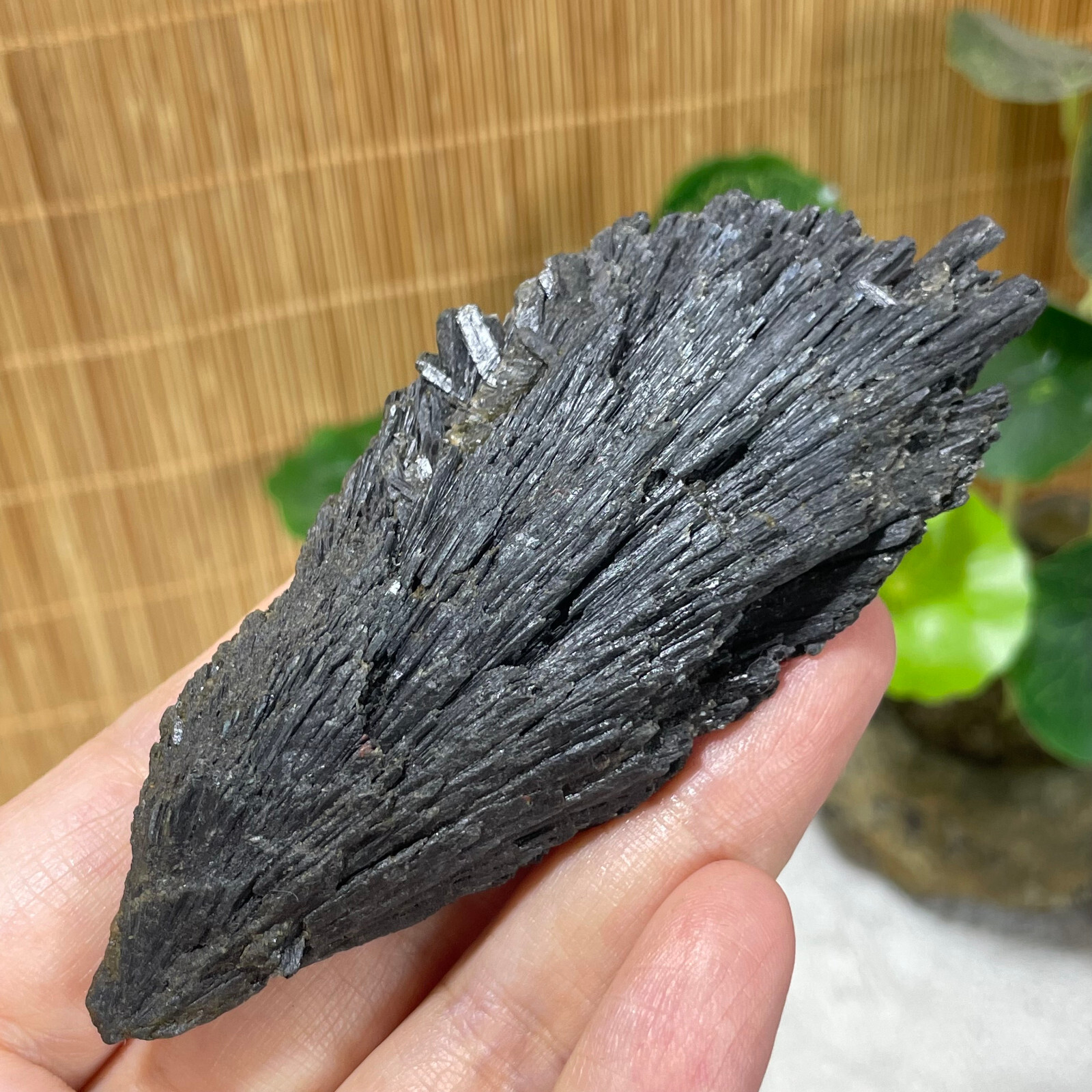 74g Natural Irregular natural black crystal cluster mineral specimen（dian qishi）