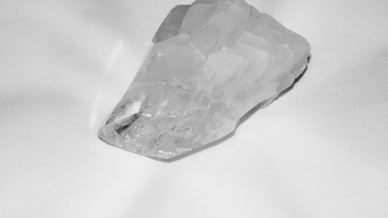 NATURAL CLEAR POINT QUARTZ WHITE RAW STONE EXCELLENT TONE & VIBRATION