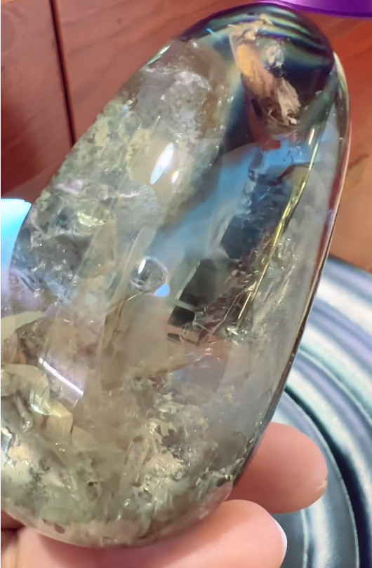 77*45*39mm Natural Enhydro Quartz Moving Water Drop Specimens Reiki Palm