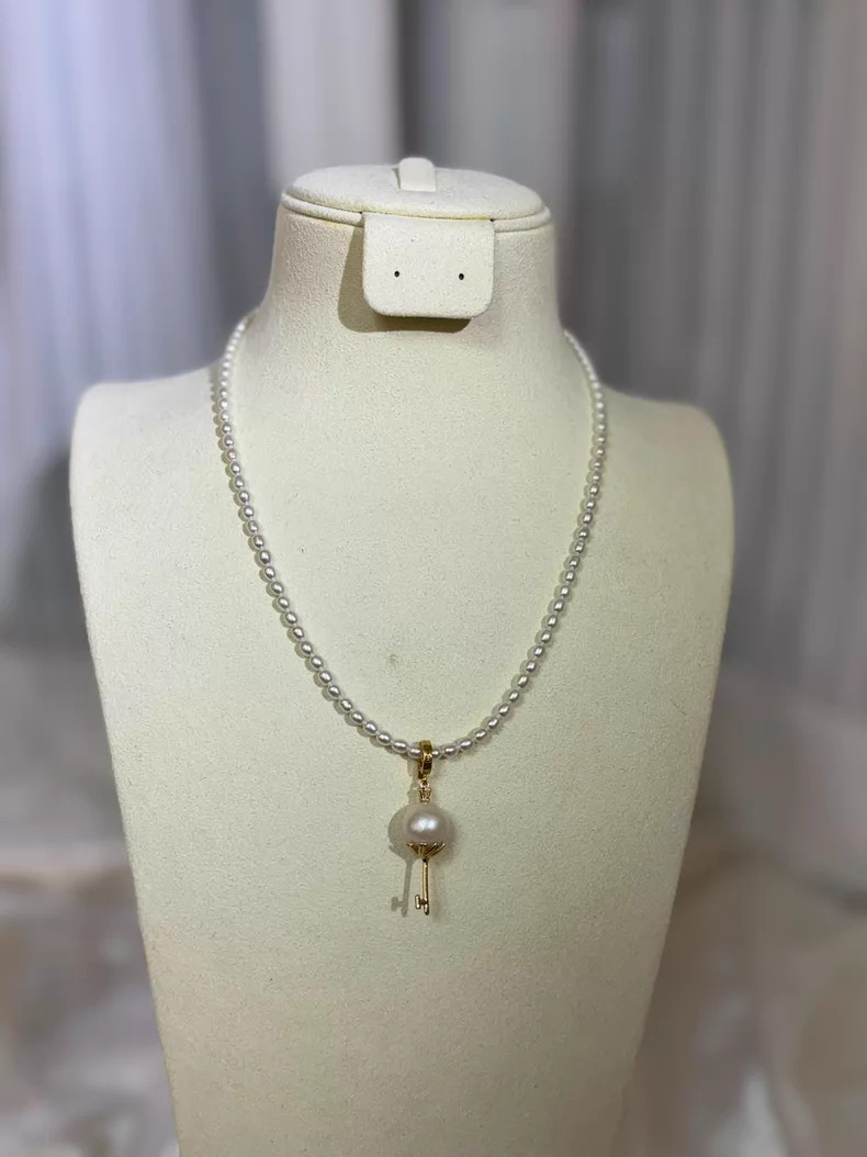 Genuine Freshwater Pearl Choker, 4-5mm Rice Pearls, Key Charm Necklace