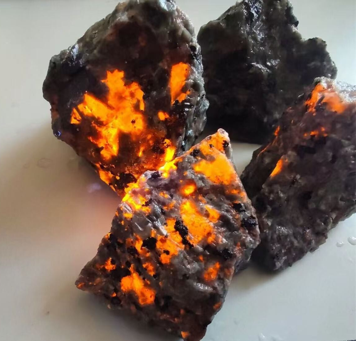 3PCS Rough Yooperlite UV Fluorescent Emberlite Glowing Fire Rocks Chunks Stone