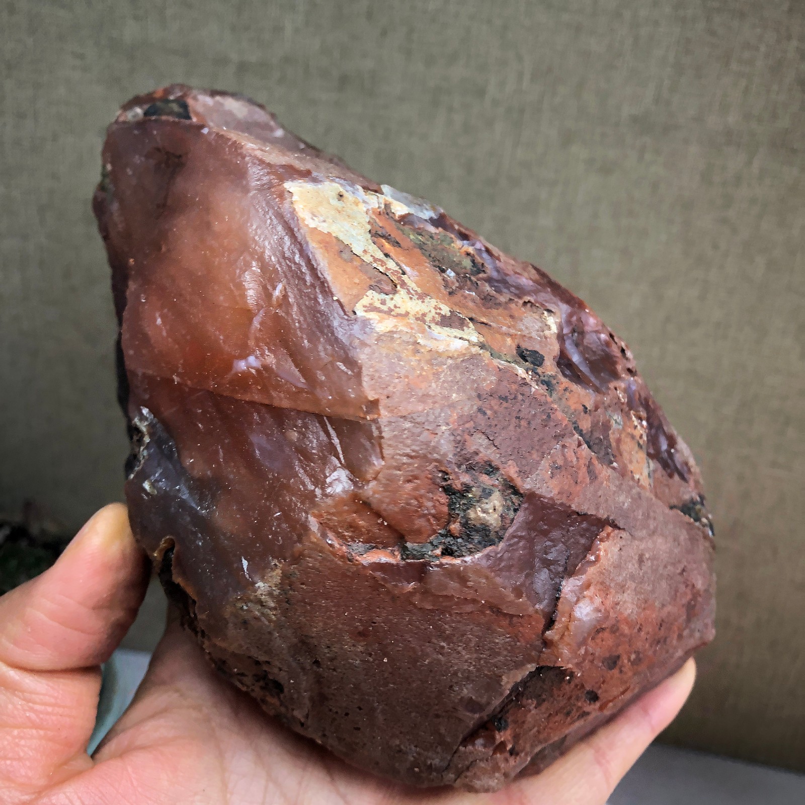 137mm Natural agate stone uncut block original Crystal specimens 1.92kg A3635