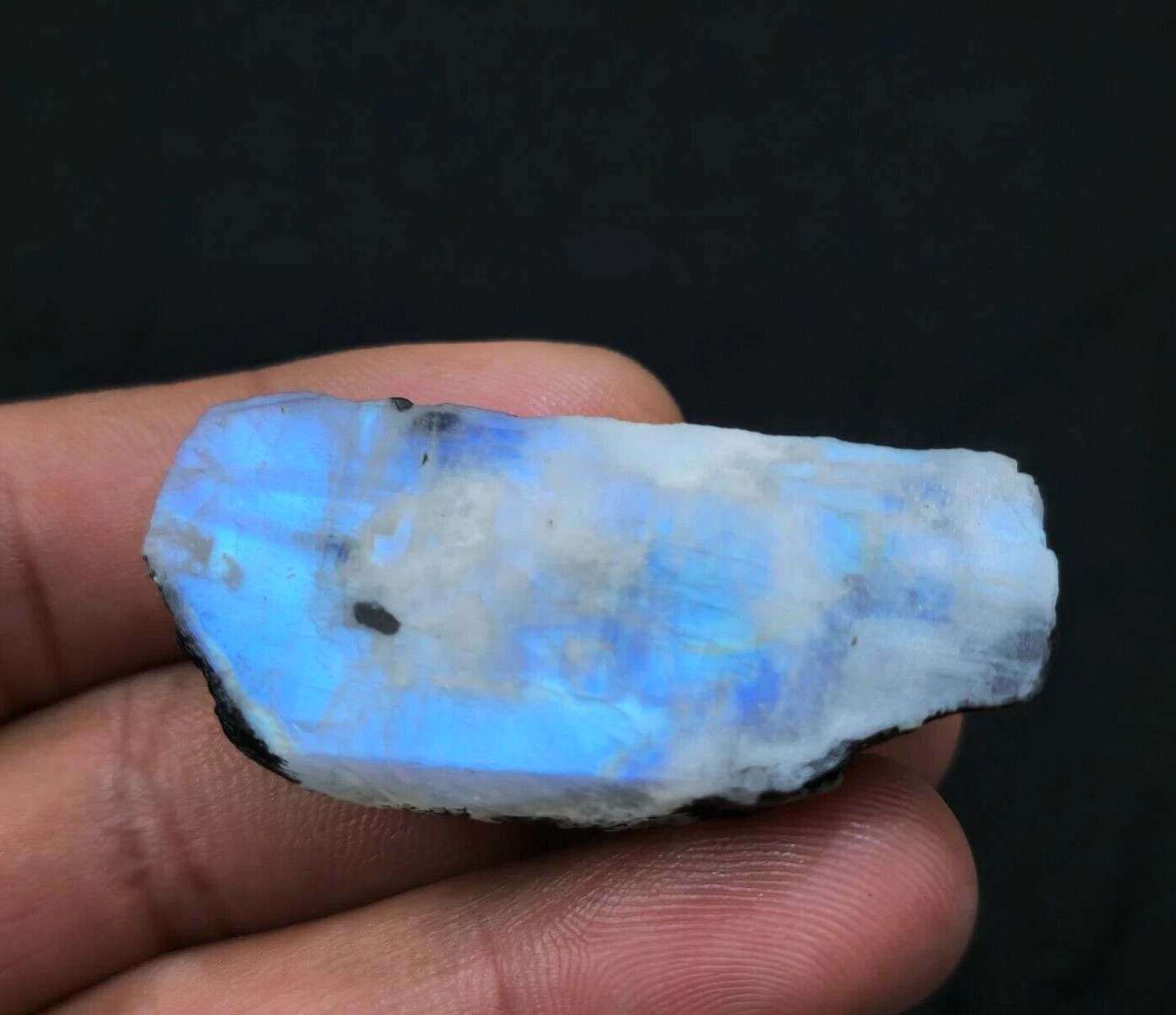 Attractive Rainbow Moonstone Raw 157.50 Crt Moonstone Rough Gemstone For Jewelry