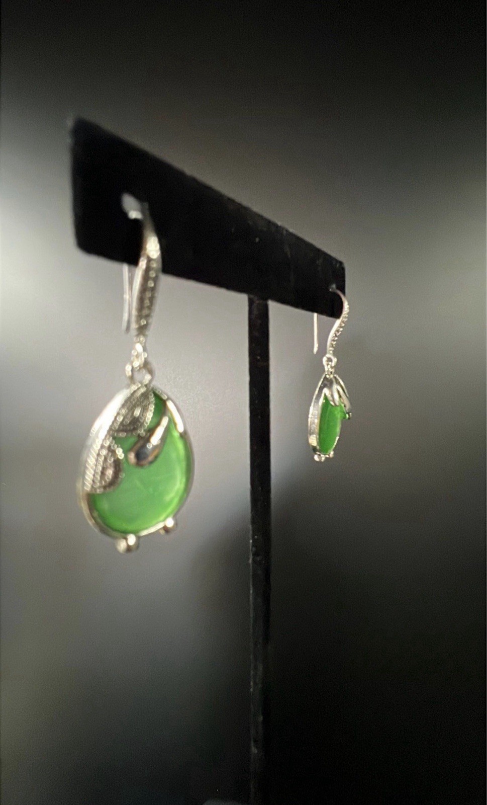 Vintage Style Silver Tone Green Cat’s Eye Teardrop Dangle Earrings Retro Boho