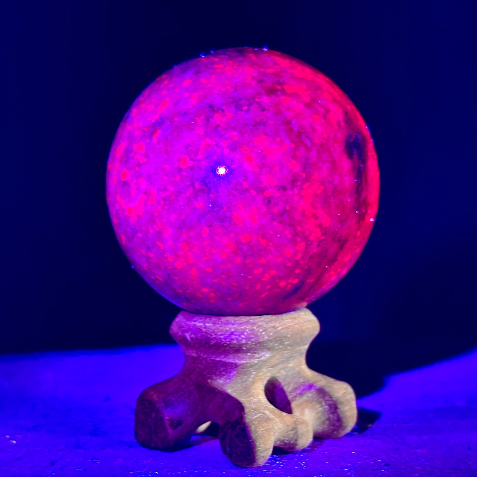 205G Natural Blue Sapphire And Ruby Sphere Fluorescent Glow Under UV Light