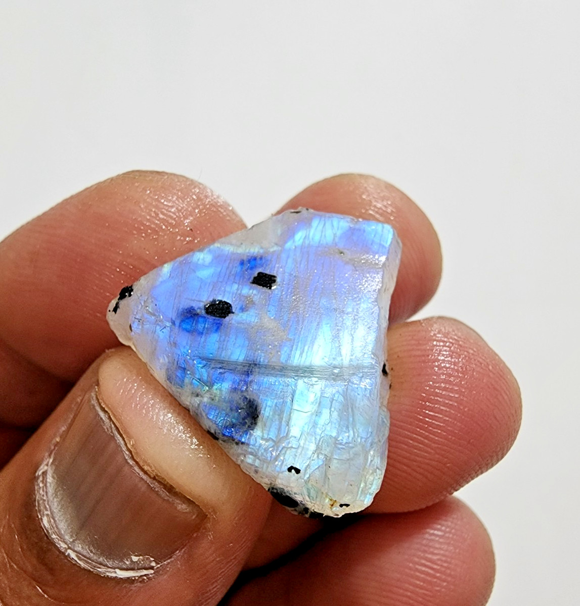 AAA+ Blue Fire White Rainbow Moonstone 29 Crt Rough Loose Gemstone For Jewelry