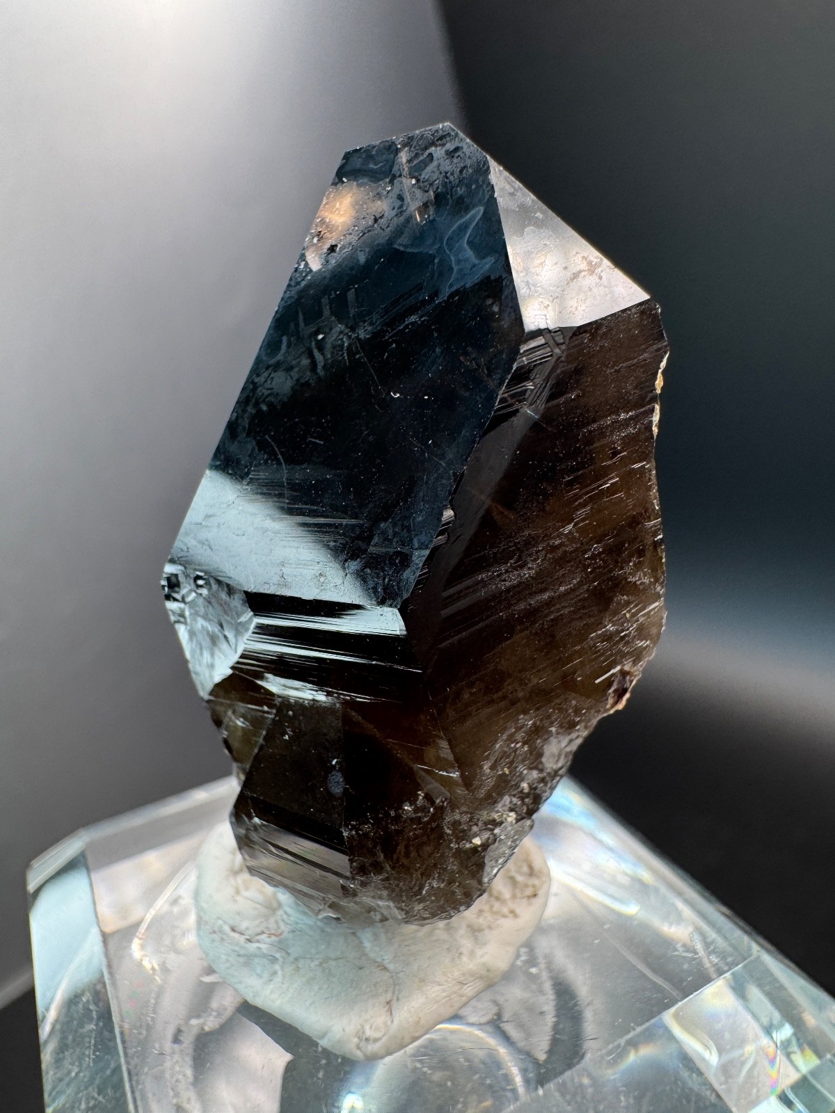 6178 Smoky Quartz Point with Red Garnets and Garnet Inclusions 34g Fu Jian