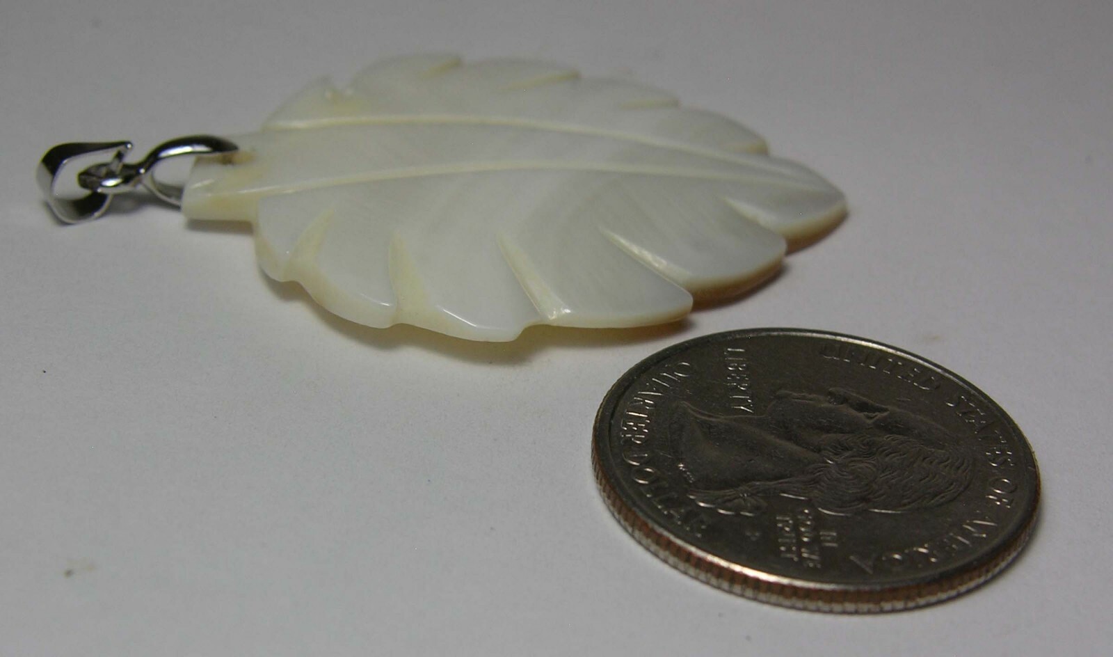 #17 1 9/16 in. Asia 100% Natural Hand Carved Mother Of Pearl leaf Pendant 41mm