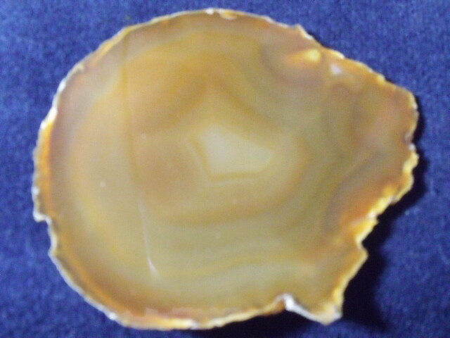 I’M A COIN GUY NOT A ROCK GUY. THINK ITS EITHER AN AGATE OR QUARTZ 66 GRAMS 3.5.