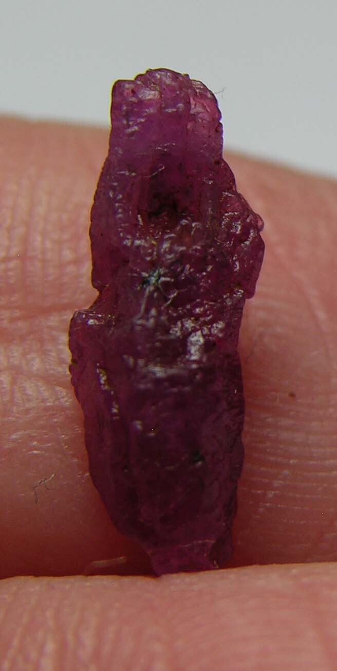 1.65ct Vietnam 100% Natural Red Ruby Dogtooth Crystal Specimen 0.30g 12mm