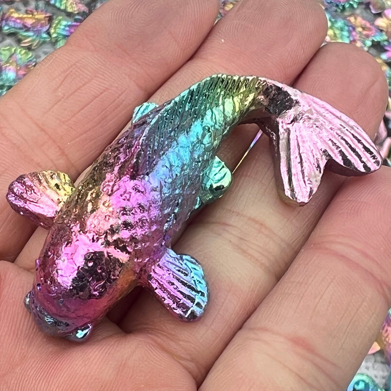 2 ” Natural Bismuth Quartz Hand Carved Fish Crystal Healing Reiki 1pc