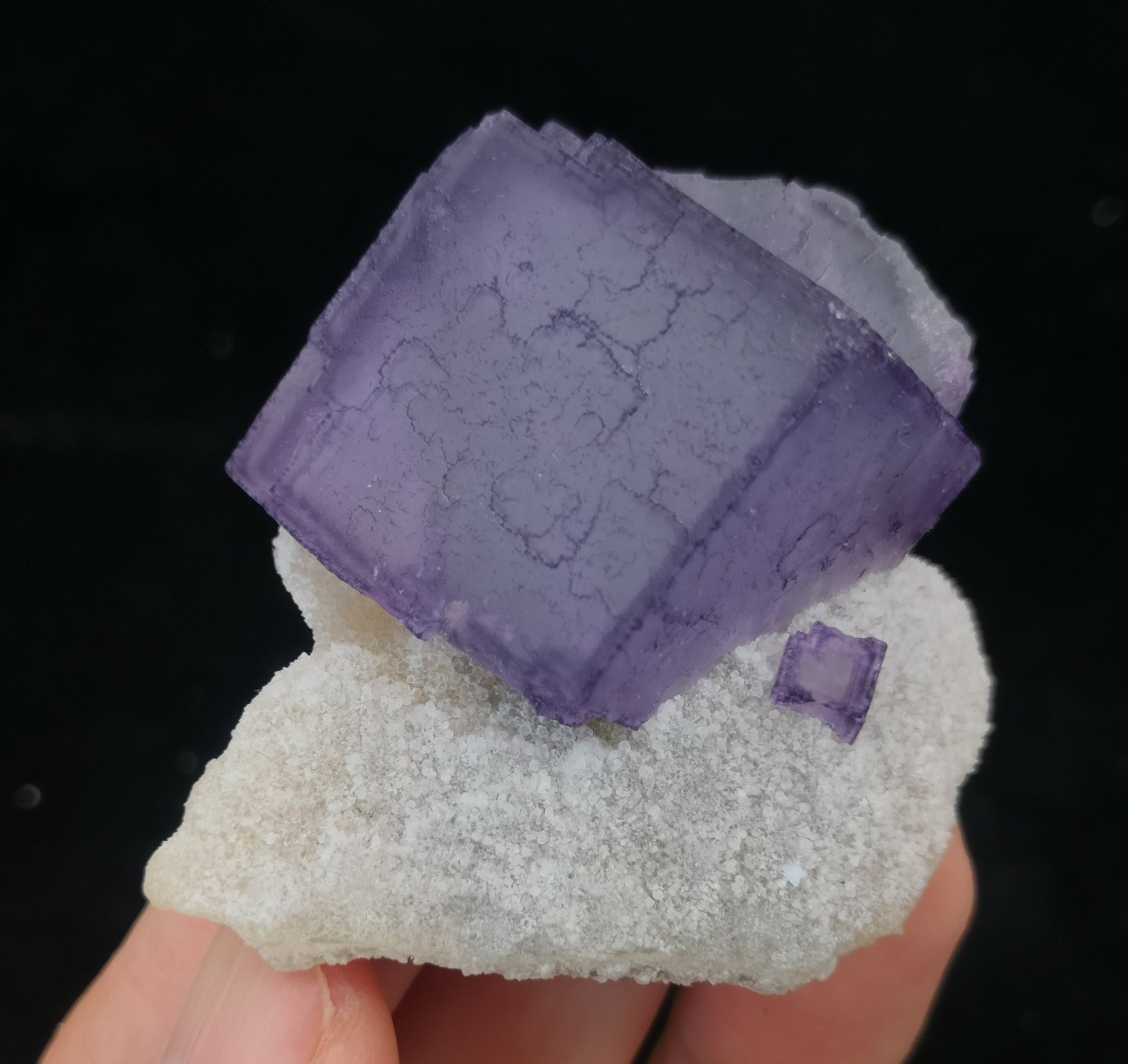 Purple color-zoned Fluorite on Quartz, 53mm 47g, Natural Mineral Specimen,