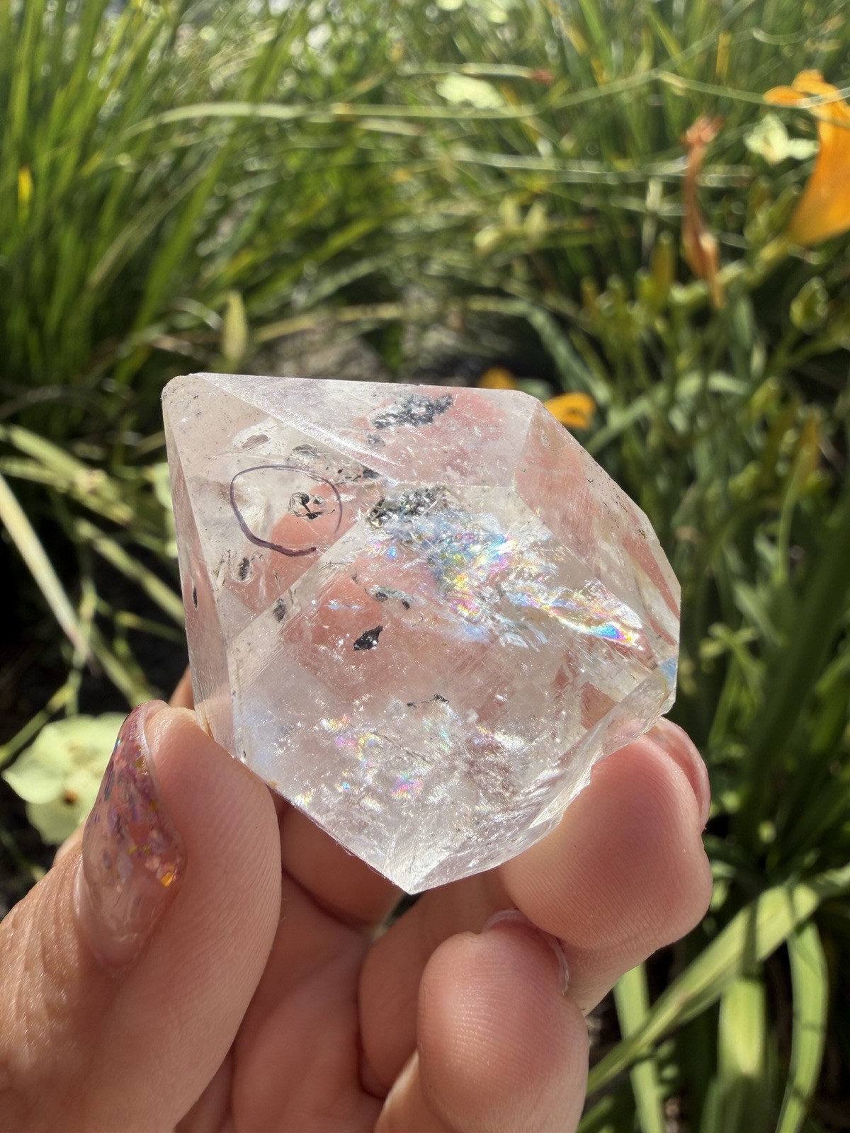 Natural Enhydro Quartz w/ Moving Bubble &/or Carbon/Black Inclusions,A444