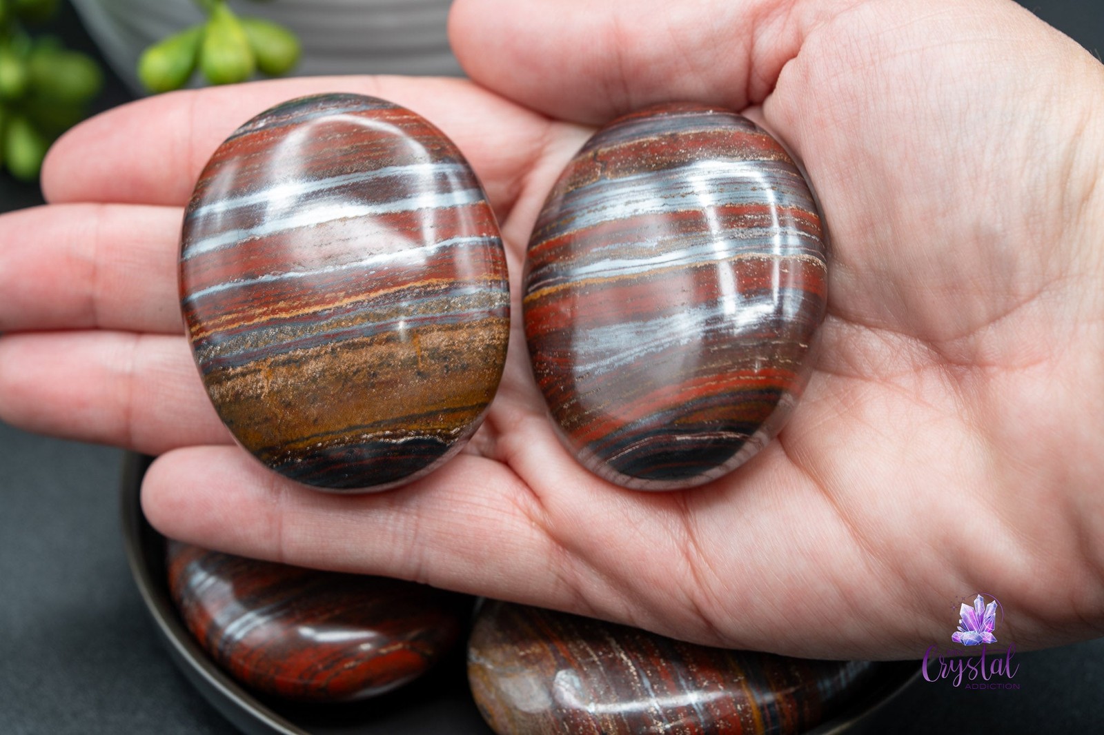High Quality Tiger Iron Palm Stone