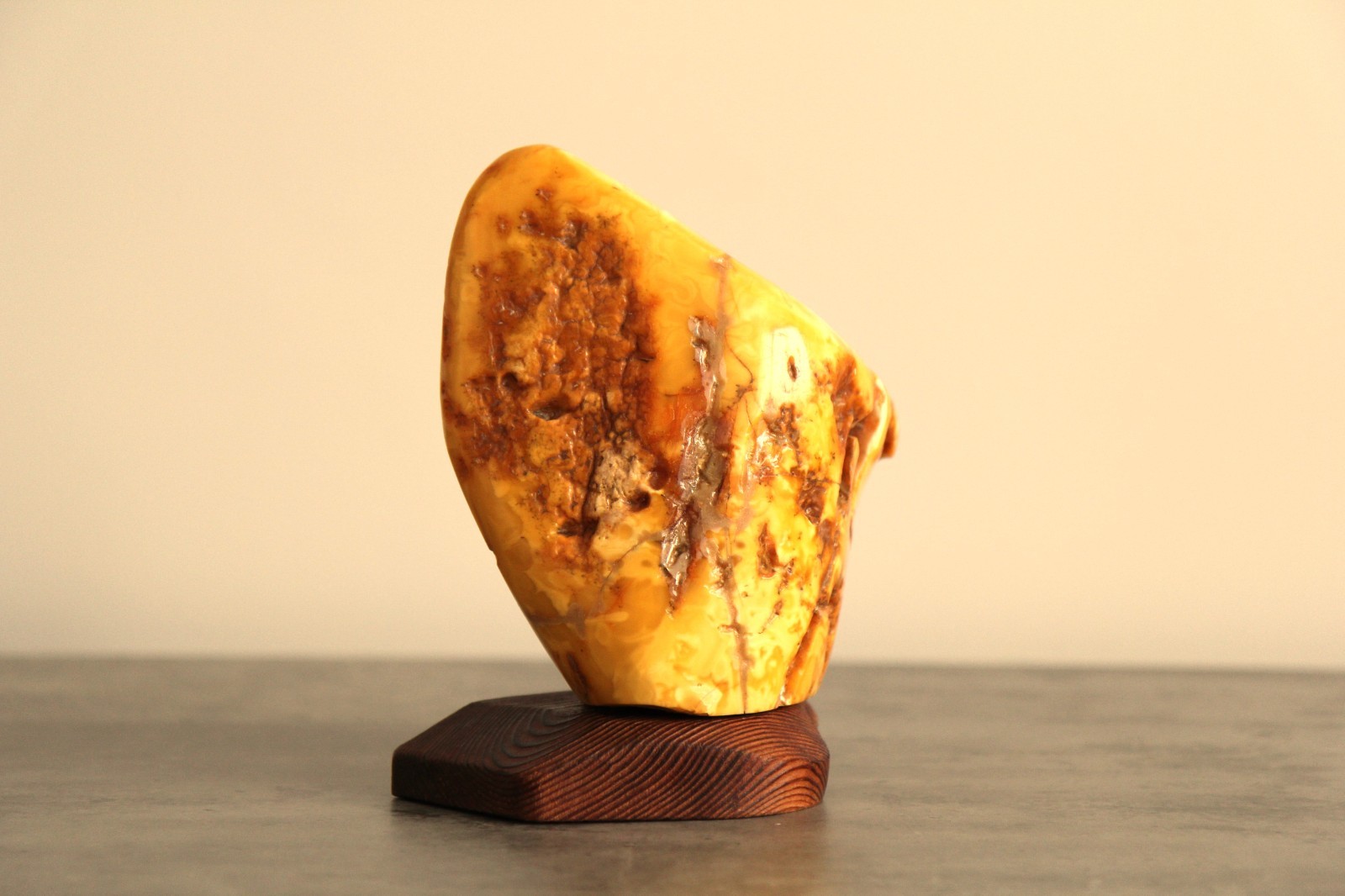 HUGE Baltic butterscotch Amber – 1025 G – Exceptional specimen with TIGER LINES