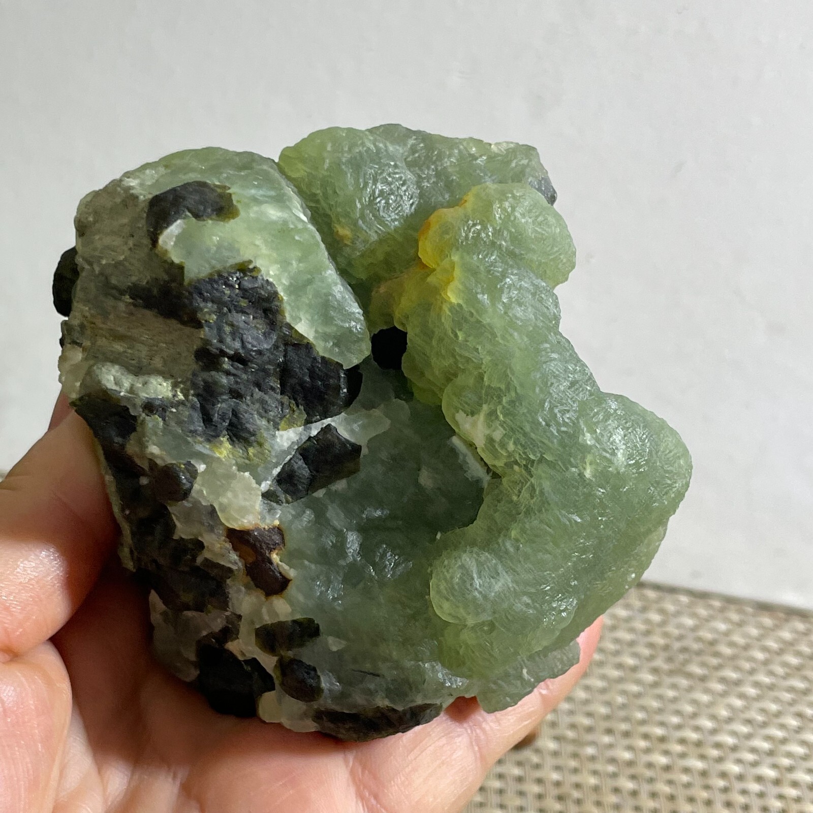 Natural green chalcedony grape agate crystal specimen Indonesia 472g b104