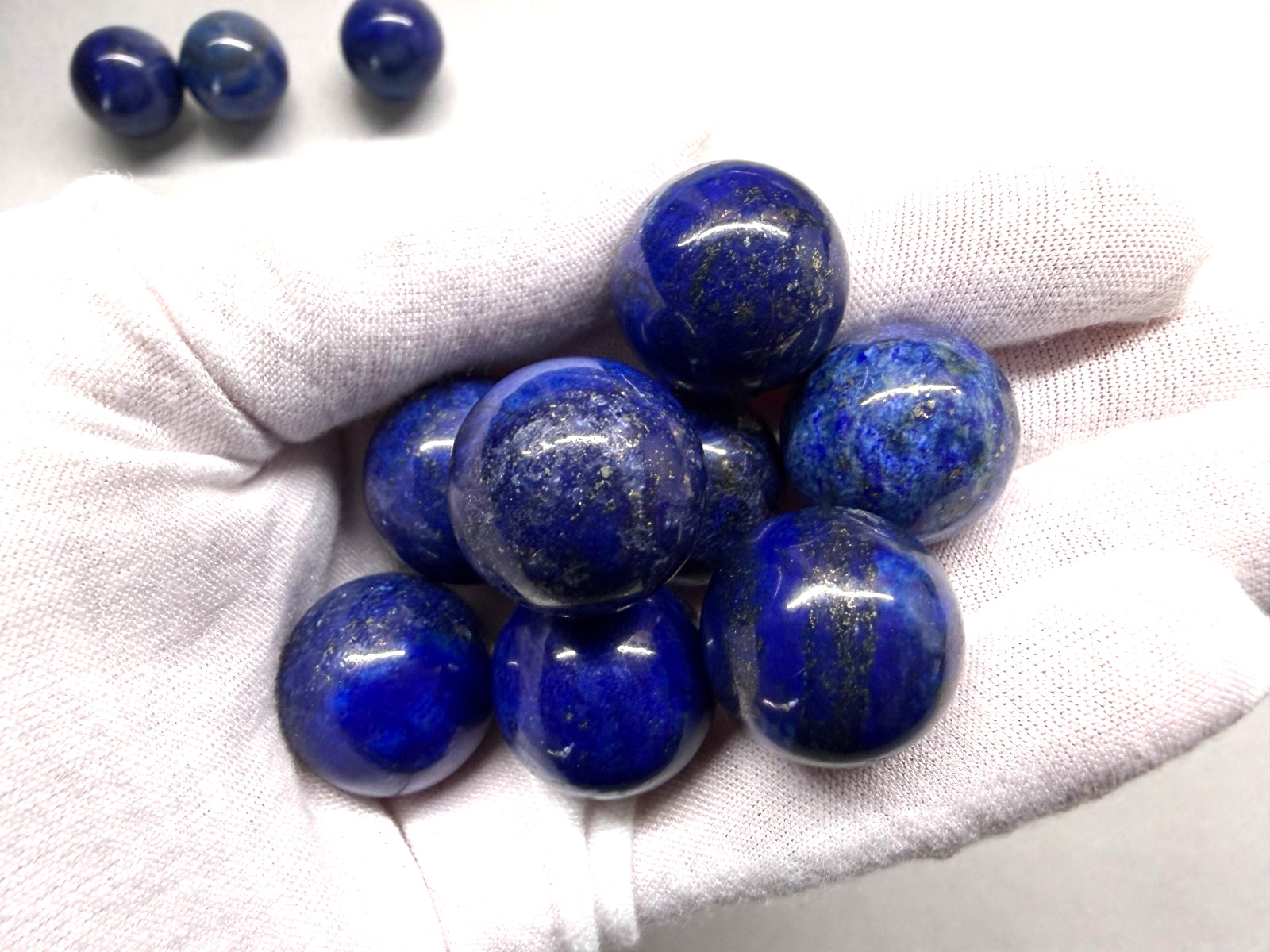 Lapis Lazuli 20mm Polished Sphere Natural No Dye Crystal Ball Blue Velvet Bag
