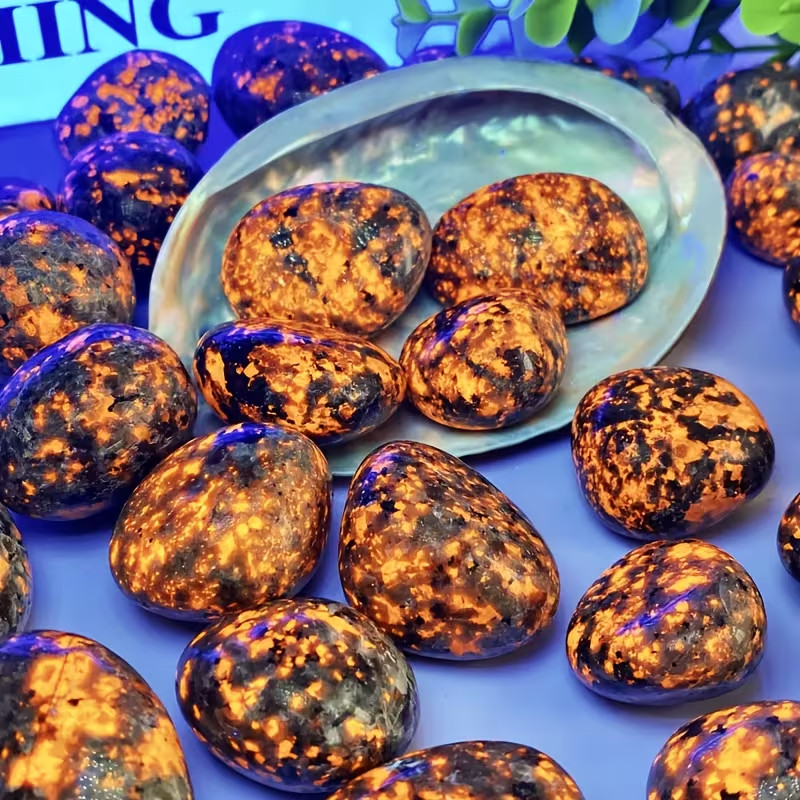 Yooperlite Tumbled Stone, Natural Polished Stones, UV Reactive Sodalite Crystal