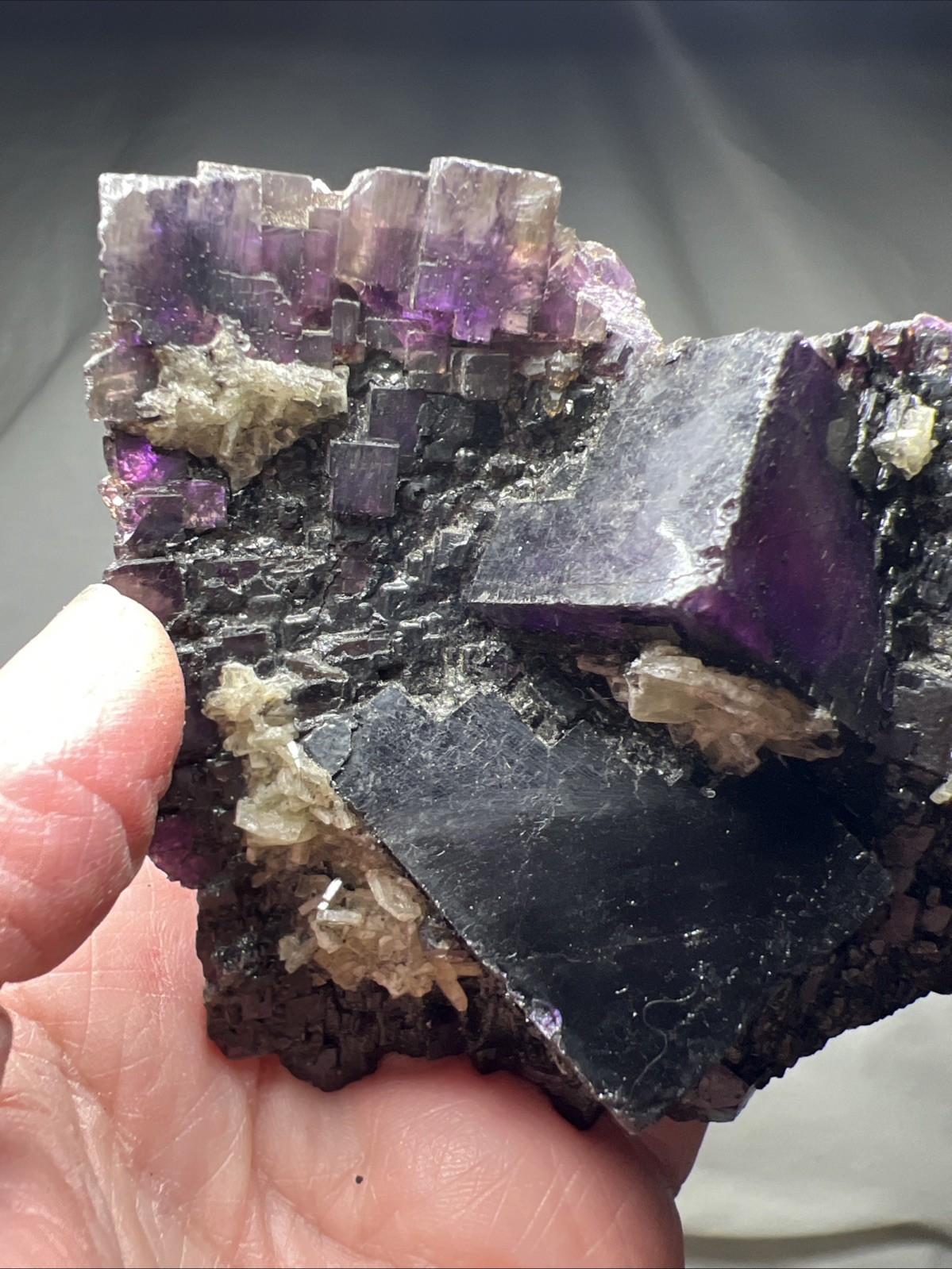 Purple / Black BEAUTIFUL Florite W/ Calcite Clusters. Perfect Cube Formations