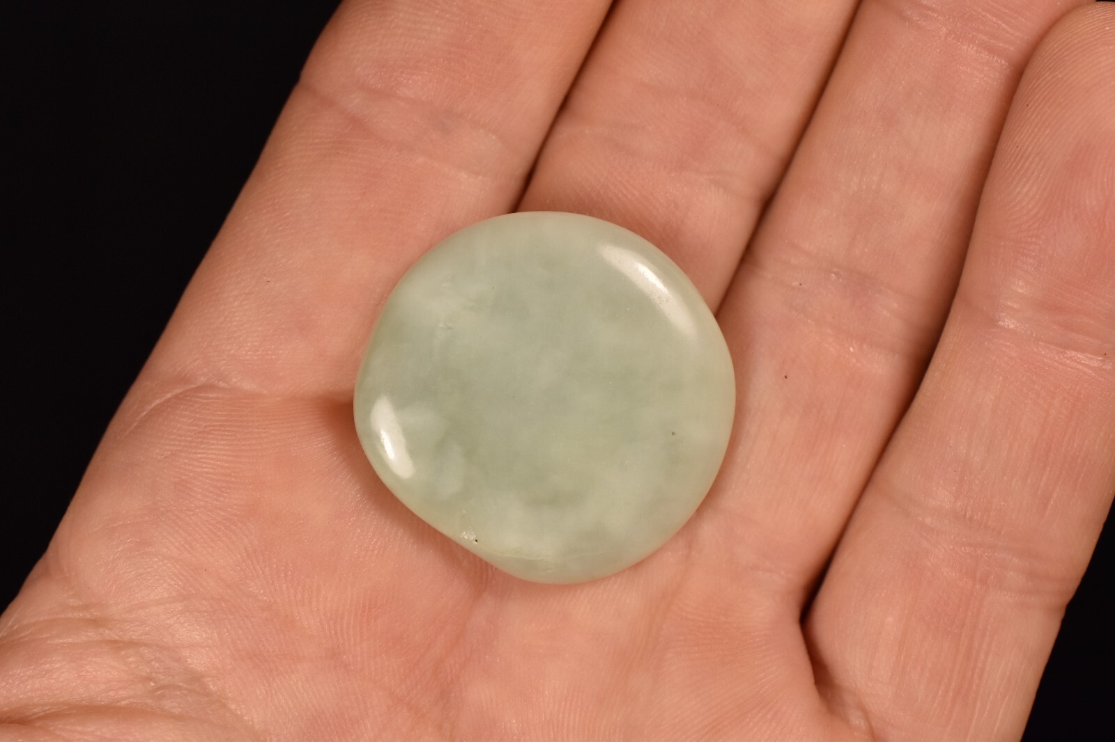 *NEW JADE* Flat Stone 3cm 9.1g Palm Worry Thumb Healing Crystal Bowenite
