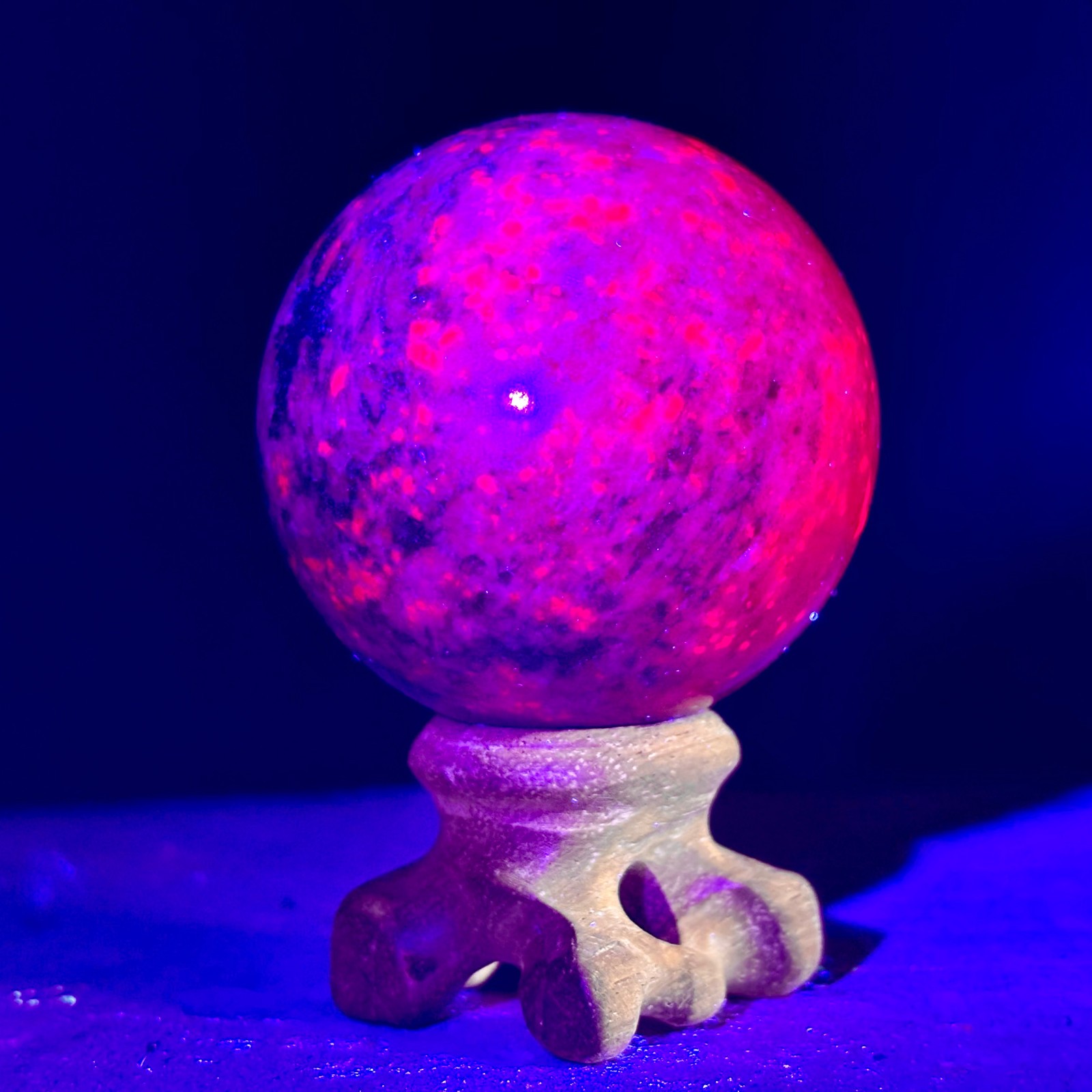 205G Natural Blue Sapphire And Ruby Sphere Fluorescent Glow Under UV Light