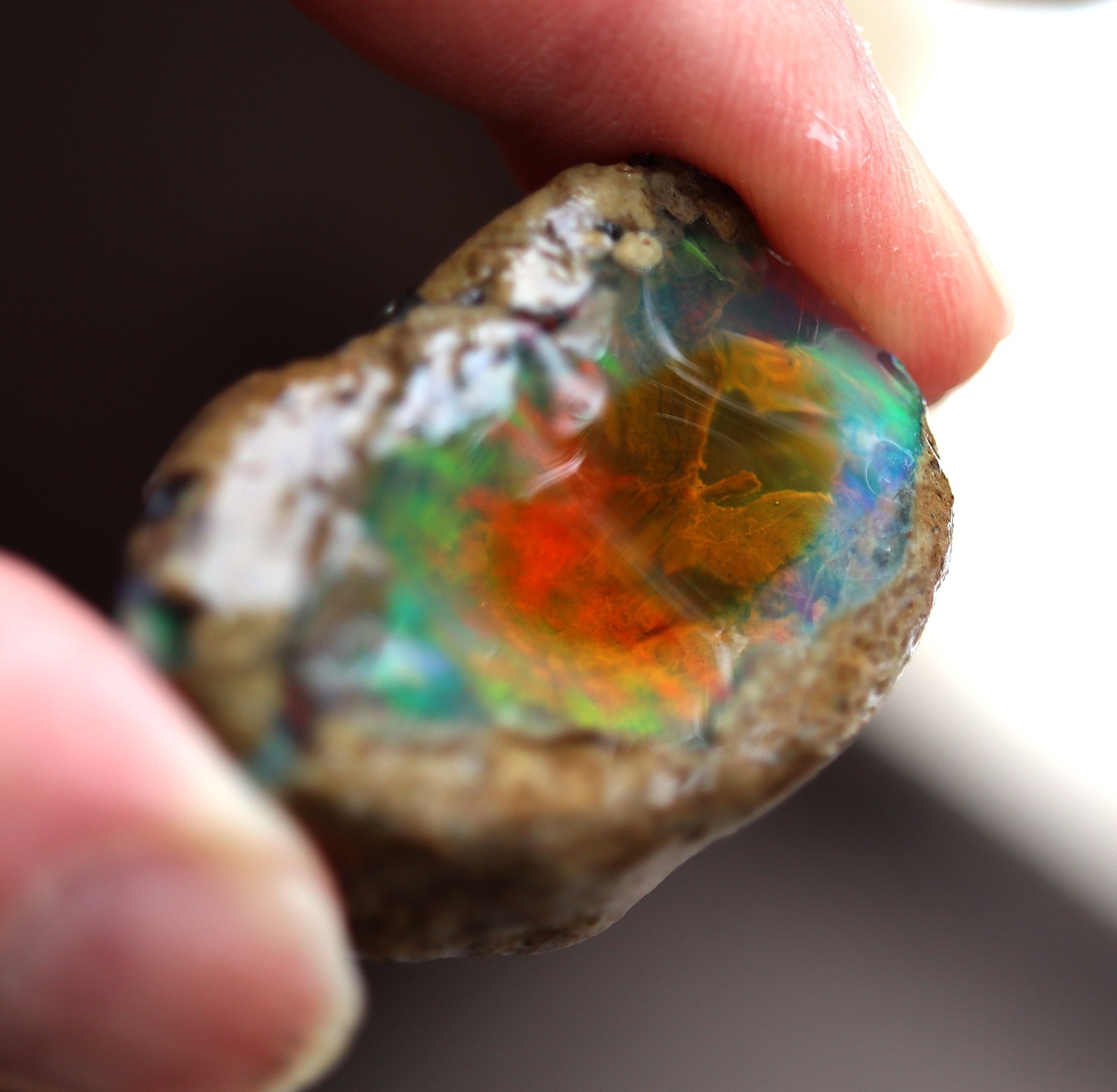 Flashy Opal rough. 140.25 carats, 28 g. 43 mm. Wegal Tena mine, Ethiopia