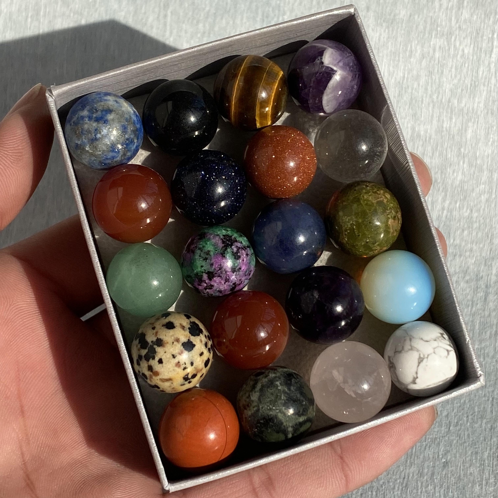 20pcs Wholesale Natural mixed Ball Quartz Crystal 15mm Sphere Reiki +box