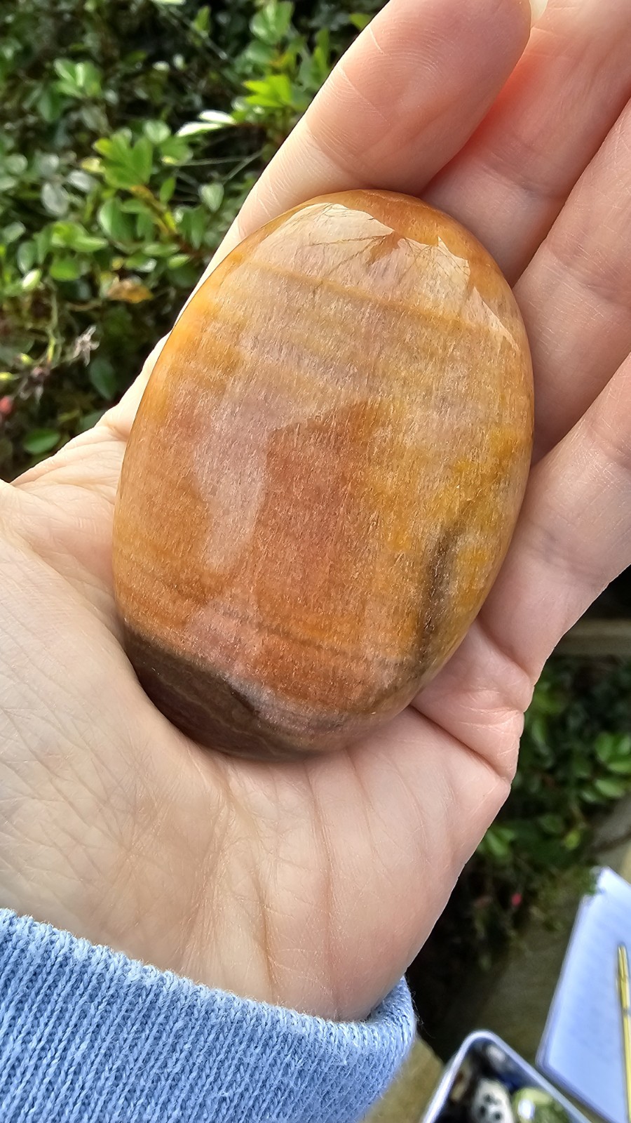 ✨️SALE✨️ Peach calcite Palm Palmstone crystal 109g 6.8cm