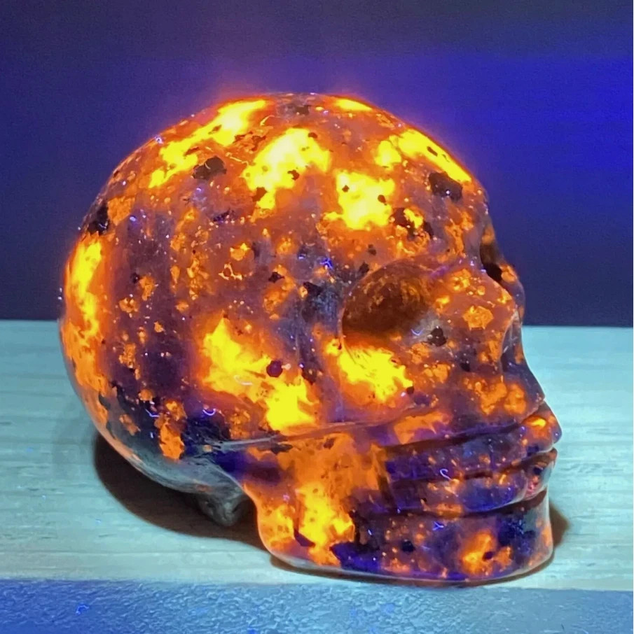 Yooperlite Crystal Skull Fluorescent Sodalite Quartz Carving Natural Decor Gift