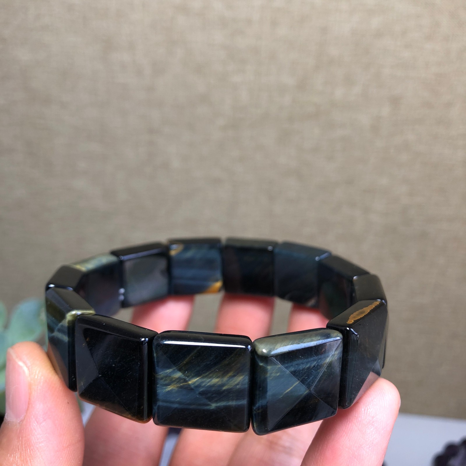 52g wholesale Natural tiger eye quartz Crystal Hand cut polish bracelet g7621