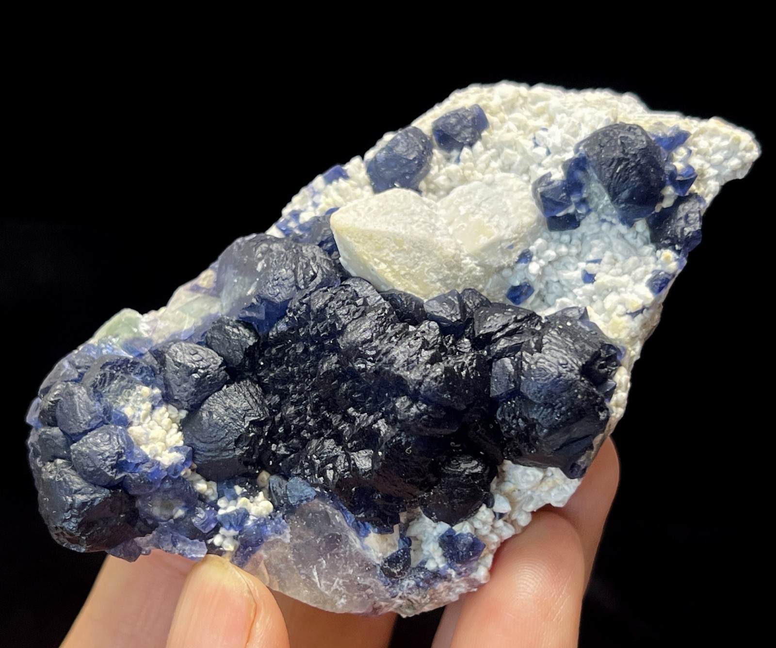 83mm 123g Beautiful Indigo Blue Fluorite on white Quartz from Inner Mongolia