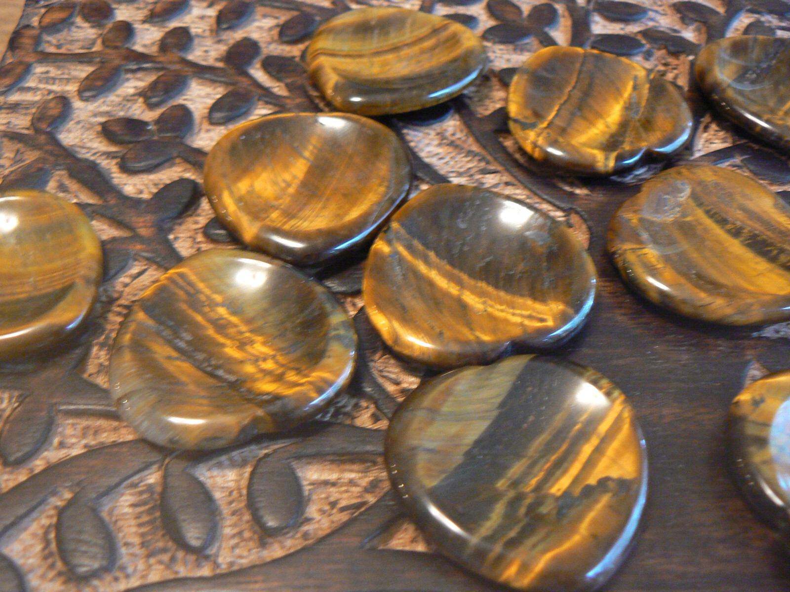 ONE CHATOYANT Tiger Eye Heart Worry Palm Stone ROOT CHAKRA SACRAL SOLAR PLEXUS