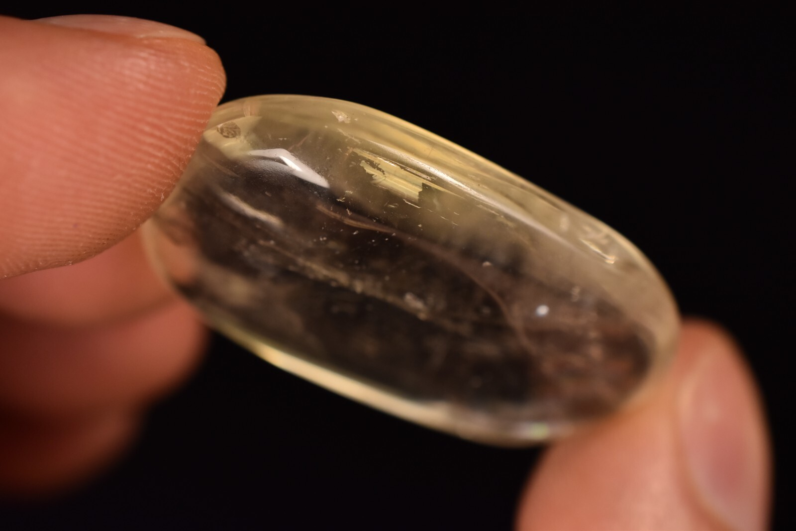 *YELLOW OPTICAL CALCITE* Palm Stone 3.8cm 14.5g Clear Flat Thumb Healing Crystal