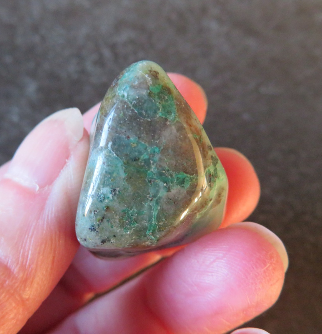 RARE DIOPTASE IN QUARTZ (16.8 grams / 22 mm) TUMBLESTONE (E3) MESSINA MINE, SA
