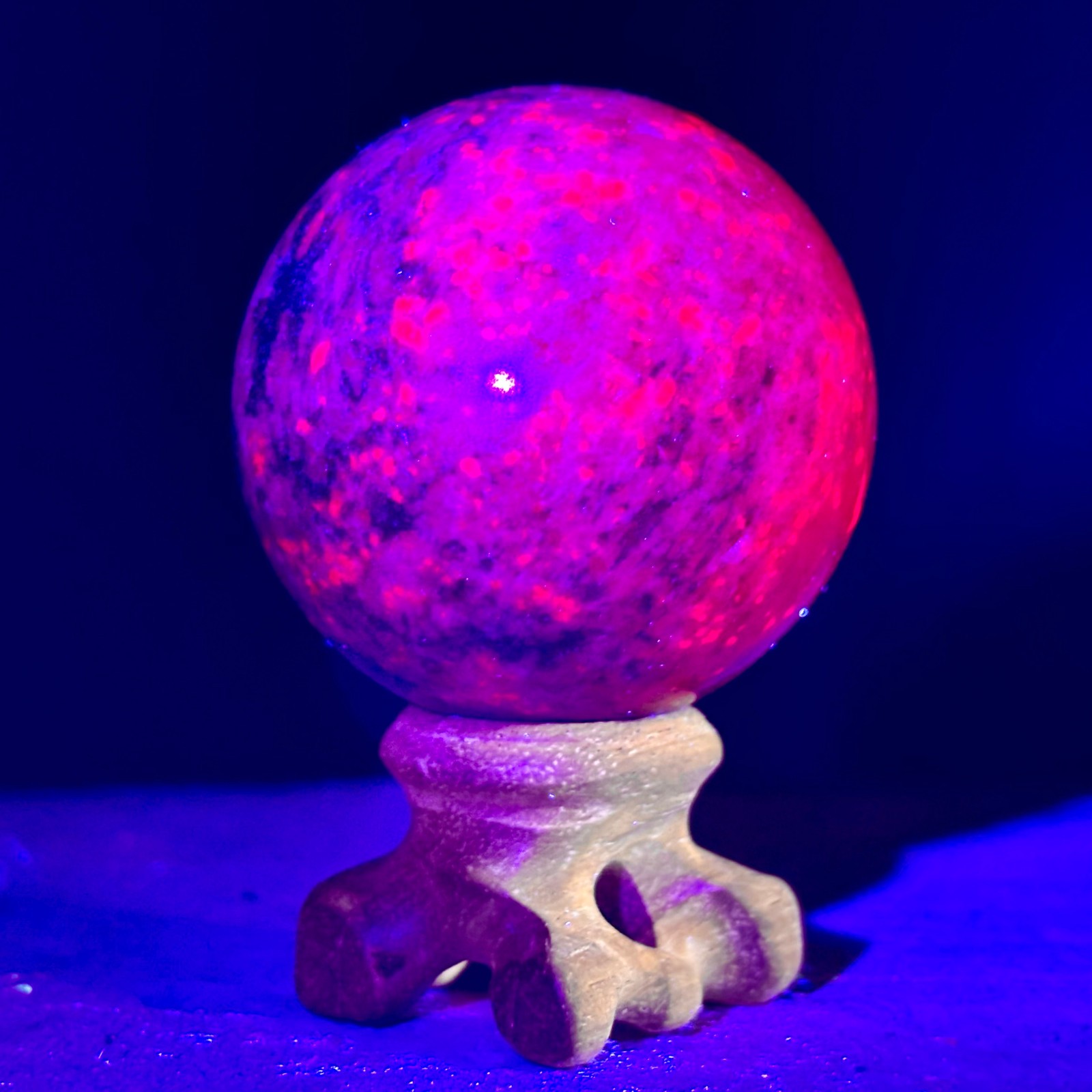 205G Natural Blue Sapphire And Ruby Sphere Fluorescent Glow Under UV Light