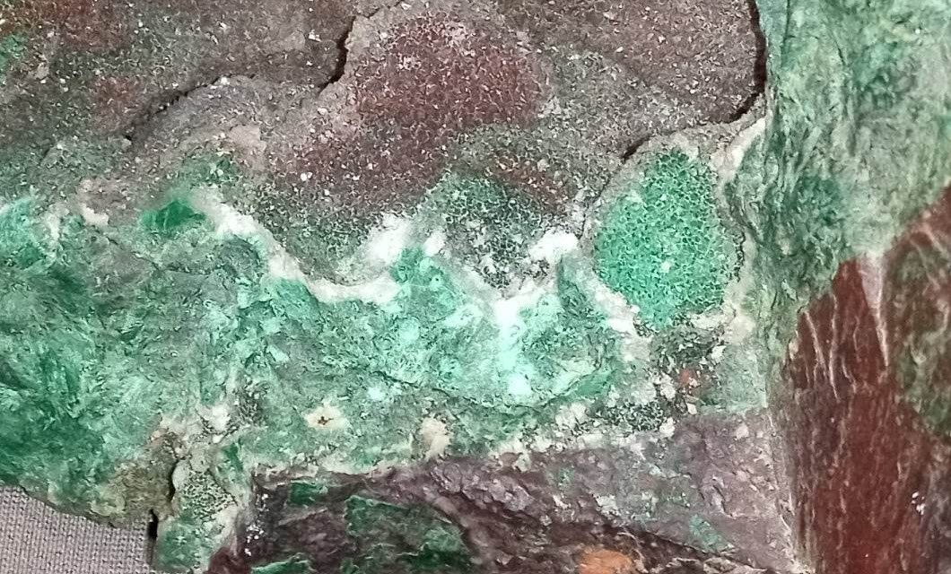 6.5lbs Globe/Miami AZ Old Stock Specimen – Druzy Quartz Malachite on Cuprite.