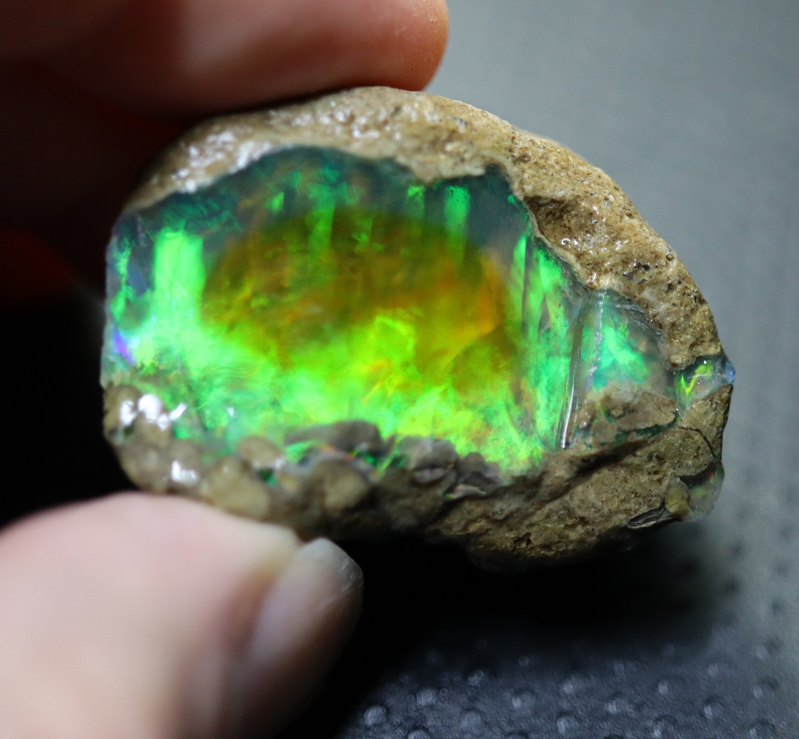 Flashy Opal rough. 140.25 carats, 28 g. 43 mm. Wegal Tena mine, Ethiopia
